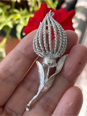 Vintage Signed Sarah Coventry Silver Tone Thistle Brooch Pin